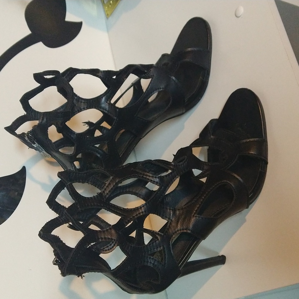 Black sandals size 9
